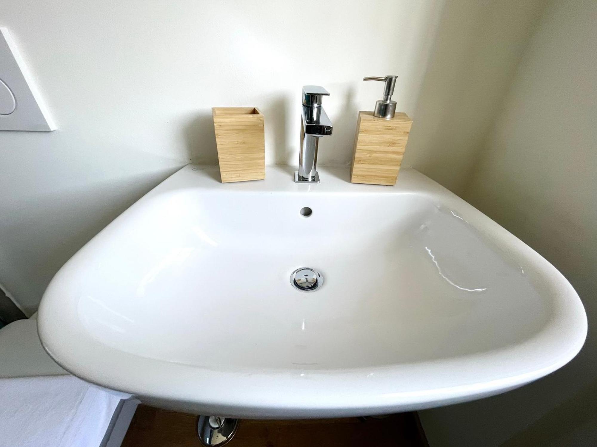 Lovingstresa 2 Brand New Apartment Bagian luar foto